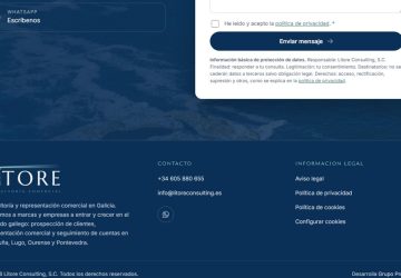 Final de la web de Lítore: el bloque de contacto con una foto del mar de fondo y, debajo, el pie con el logo, los datos de contacto y la información legal